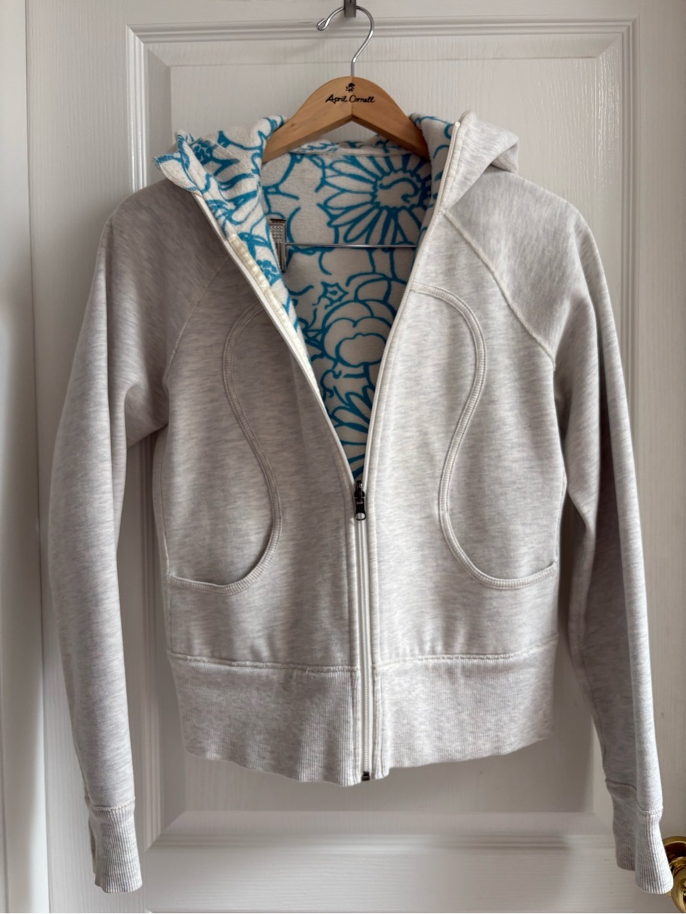 lululemon athletica Light cream reversible Full-Zip Hooded Sweatshirt - Picture 3 of 8